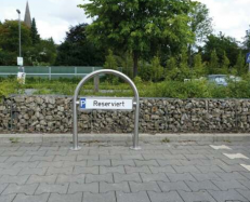 stojan z nerez oceli na parkovac� zna�en� k zabetonov�n� 3