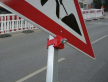 svorka na uchycen� v�stra�n�ch zna�en� 2 - pohled 3 - www.idealmarket.cz